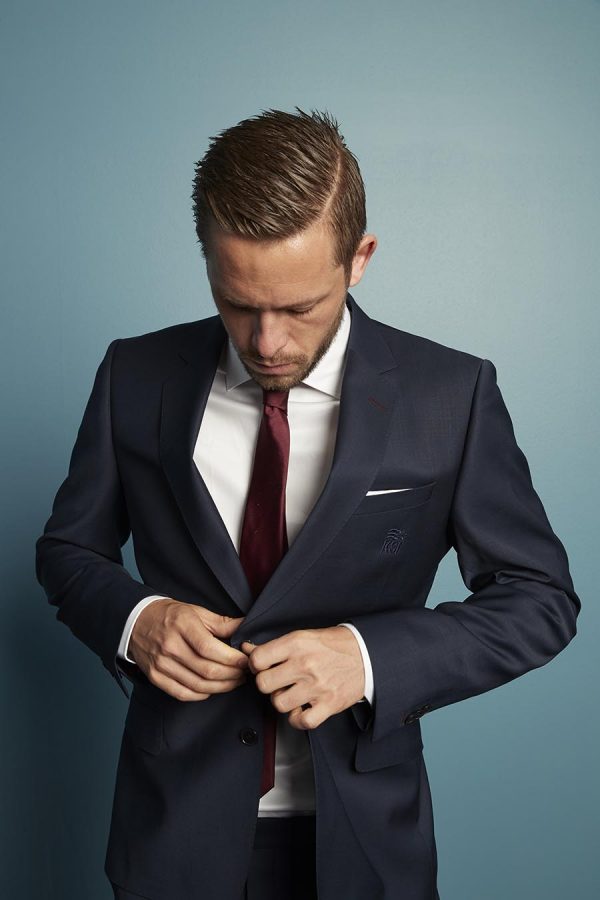 Gylfi í landsliðsfötunum