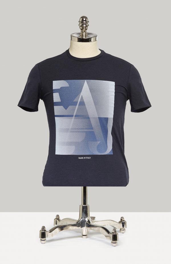 Þessi er listaverk út af fyrir sig. Leikið sér með Armani logoið.